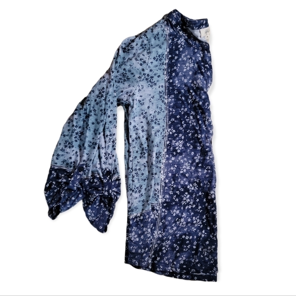 Style and Co 𝅺Blue Floral Long Sleeve Top - Picture 2 of 2